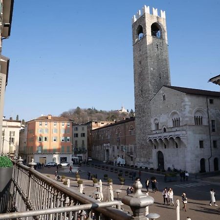 Ferienwohnung Piazza Duomo Cathedral View Brescia Exterior foto