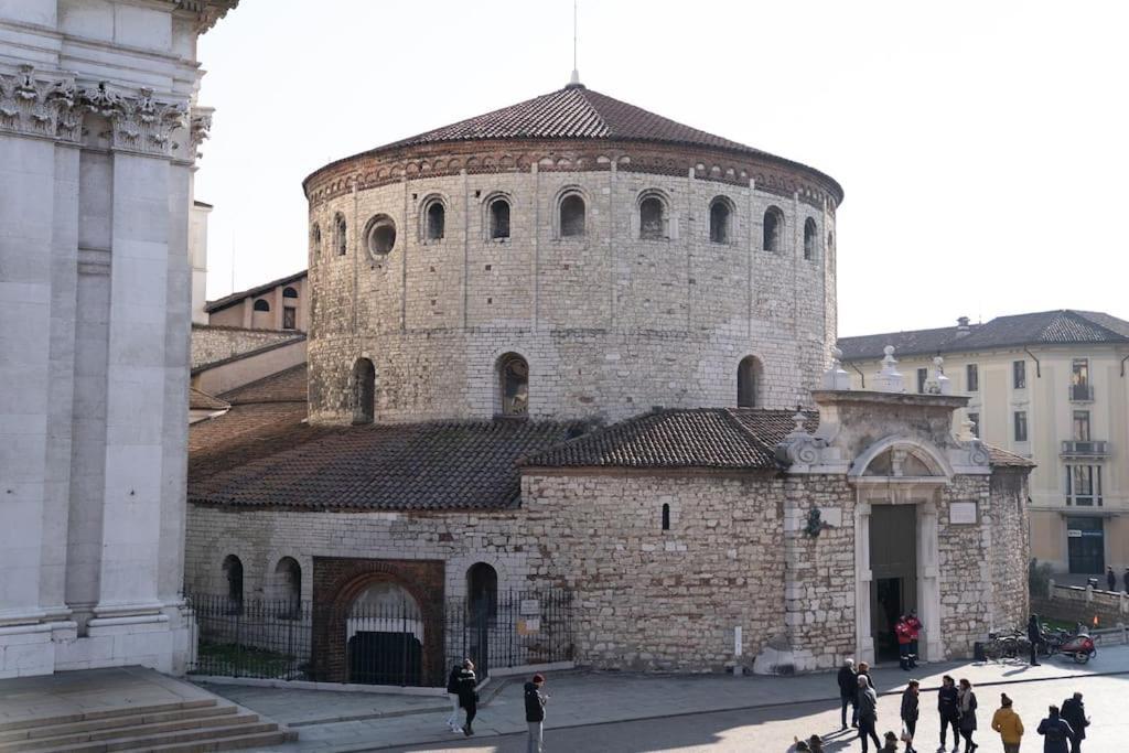Ferienwohnung Piazza Duomo Cathedral View Brescia Exterior foto