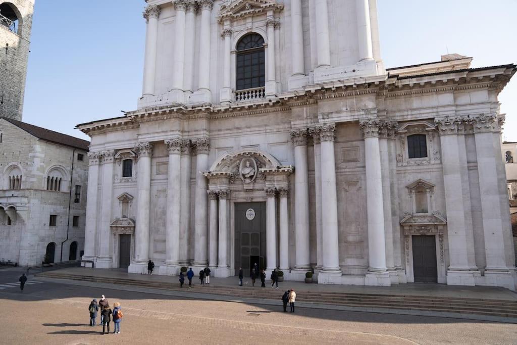 Ferienwohnung Piazza Duomo Cathedral View Brescia Exterior foto