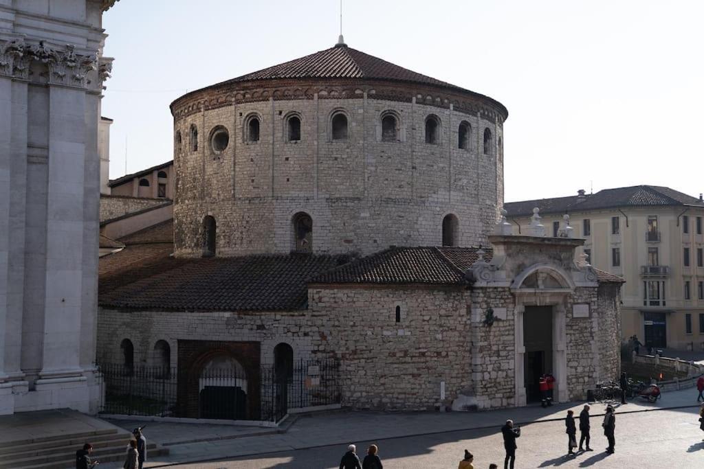 Ferienwohnung Piazza Duomo Cathedral View Brescia Exterior foto
