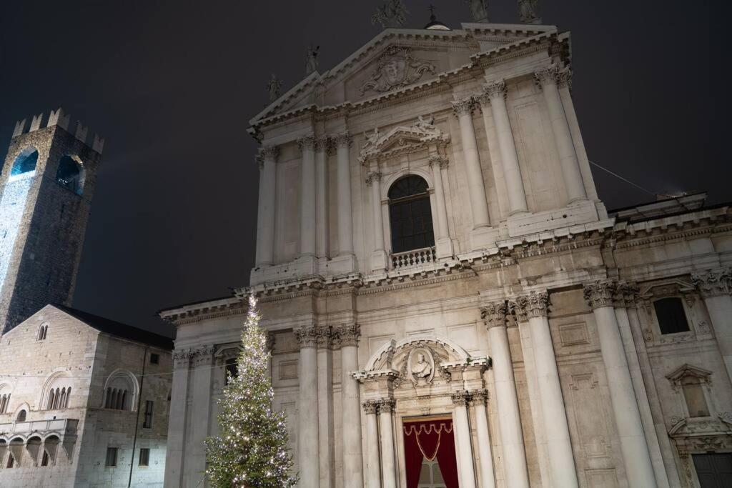 Ferienwohnung Piazza Duomo Cathedral View Brescia Exterior foto
