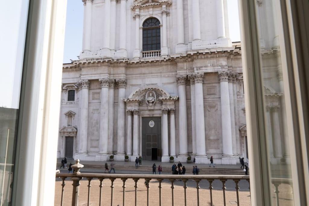 Ferienwohnung Piazza Duomo Cathedral View Brescia Exterior foto