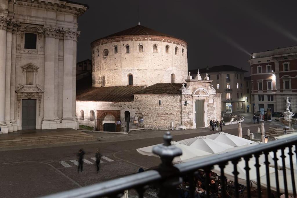 Ferienwohnung Piazza Duomo Cathedral View Brescia Exterior foto