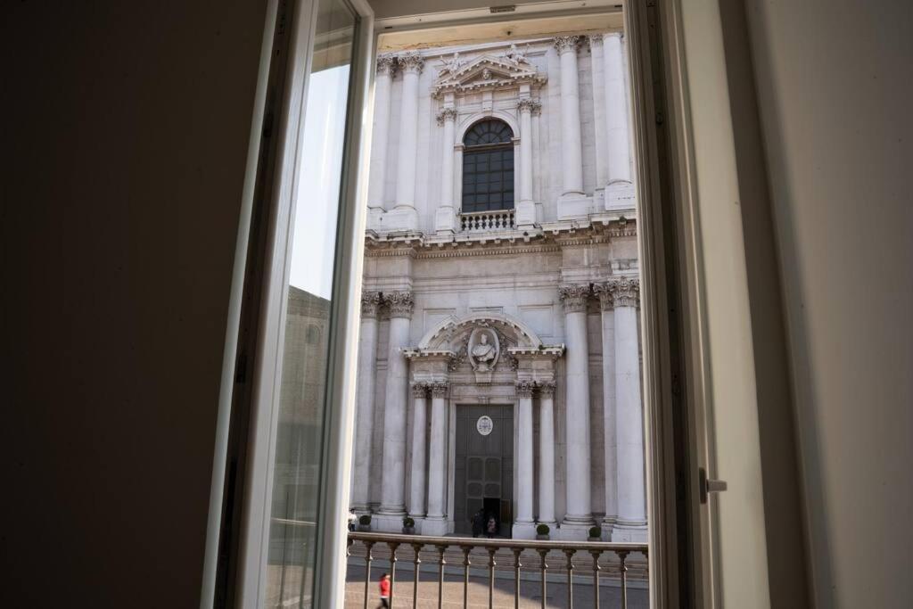 Ferienwohnung Piazza Duomo Cathedral View Brescia Exterior foto