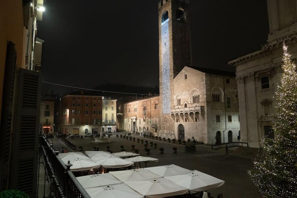 Ferienwohnung Piazza Duomo Cathedral View Brescia Exterior foto