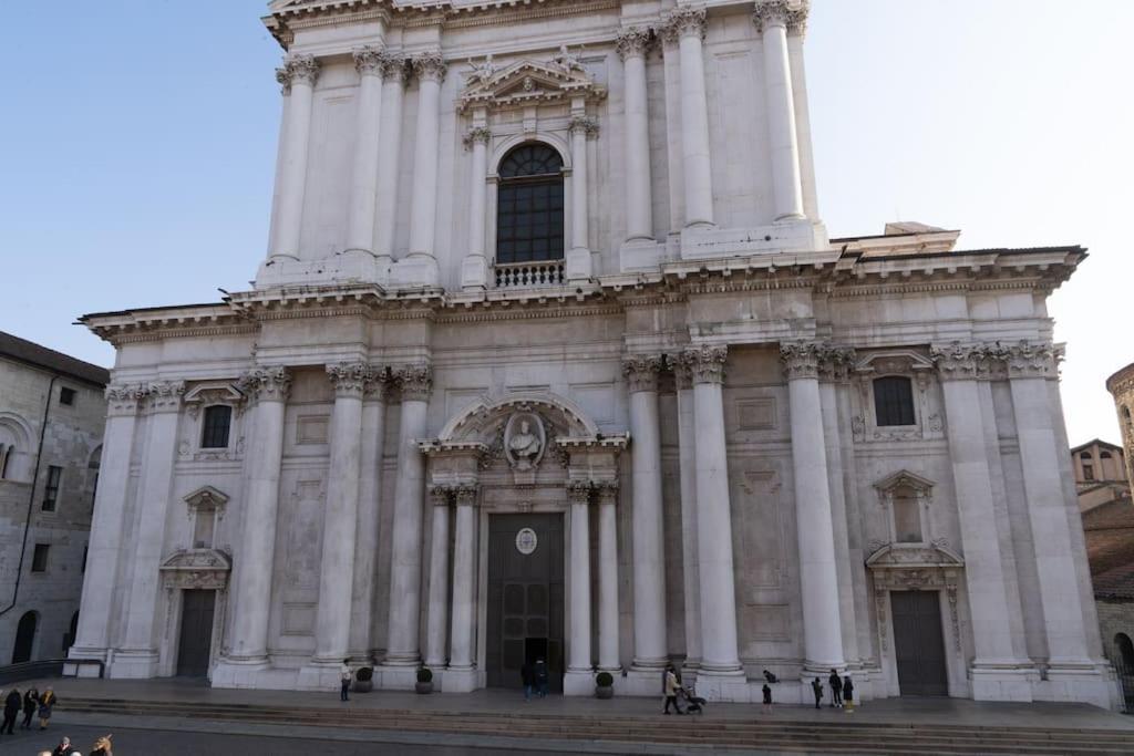 Ferienwohnung Piazza Duomo Cathedral View Brescia Exterior foto