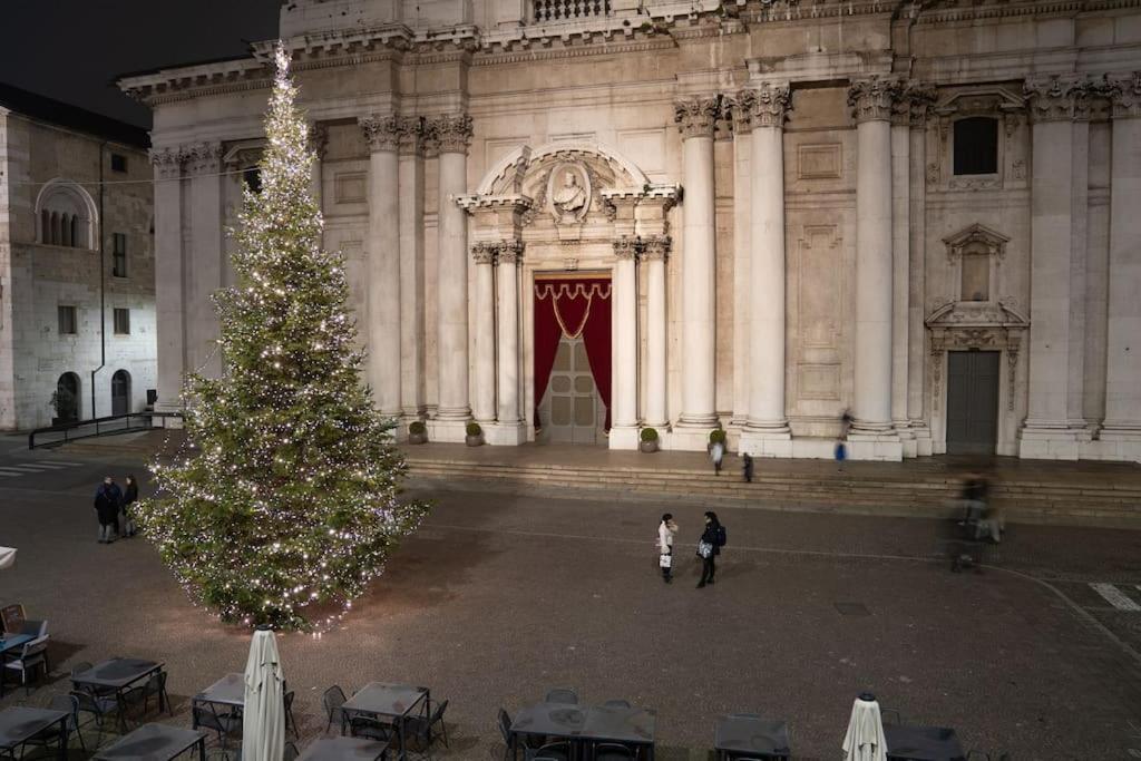 Ferienwohnung Piazza Duomo Cathedral View Brescia Exterior foto
